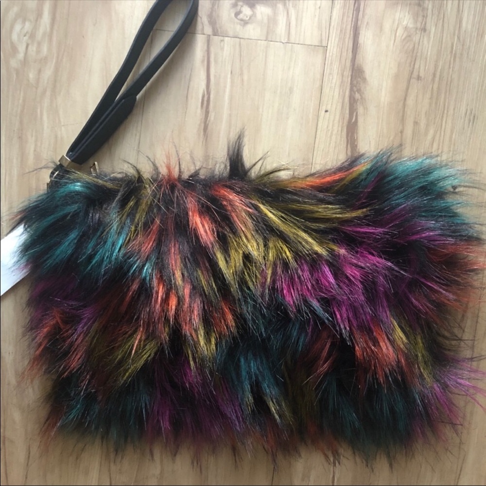 🦄Large Fuzzy NWT Clutch bag